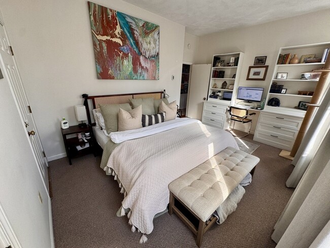 Building Photo - 26 Beacon St