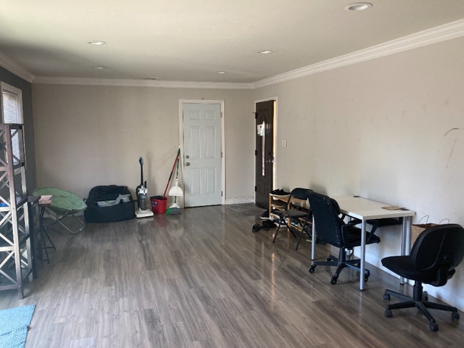 Building Photo - 1822 Eisenhower Dr
