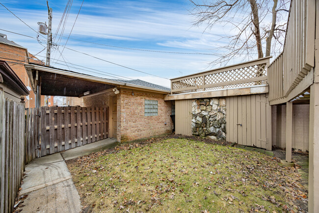 Building Photo - 2 Bedroom Apartment for Rent: Berwyn, IL