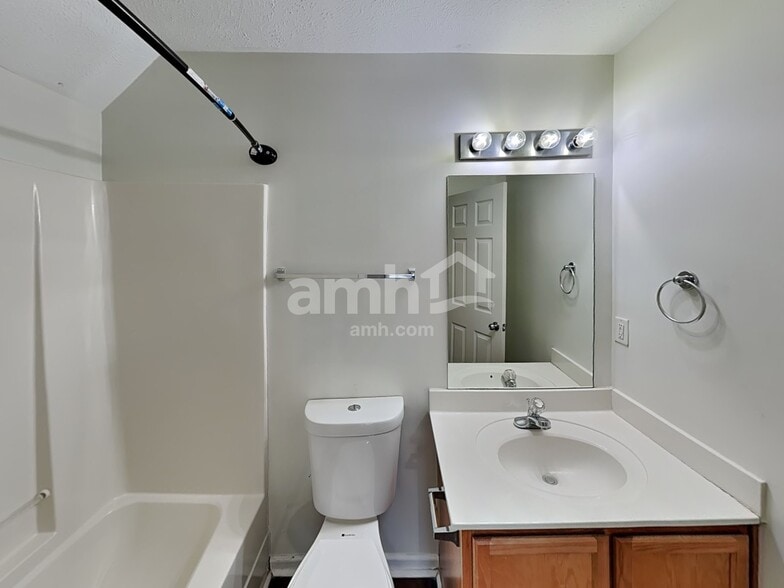 Building Photo - 1883 Portview Dr