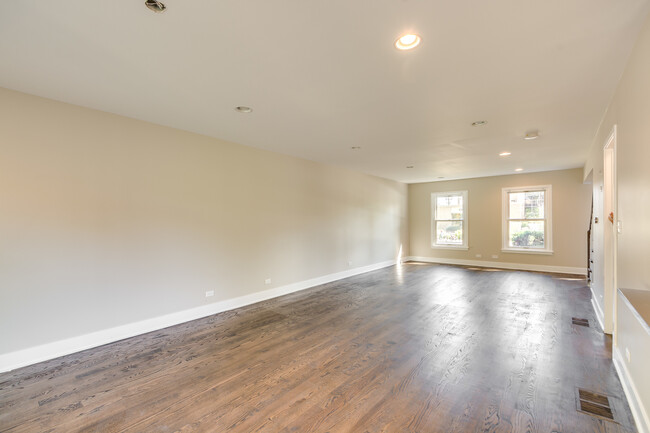 Building Photo - 3119 Lake Ave