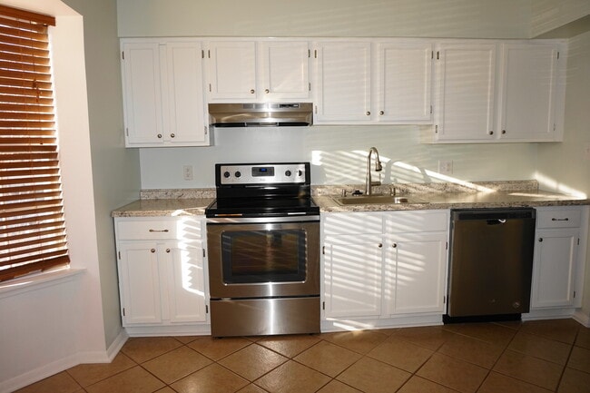 Building Photo - Charming 3Bed/2.5 Bath in Nottingham!