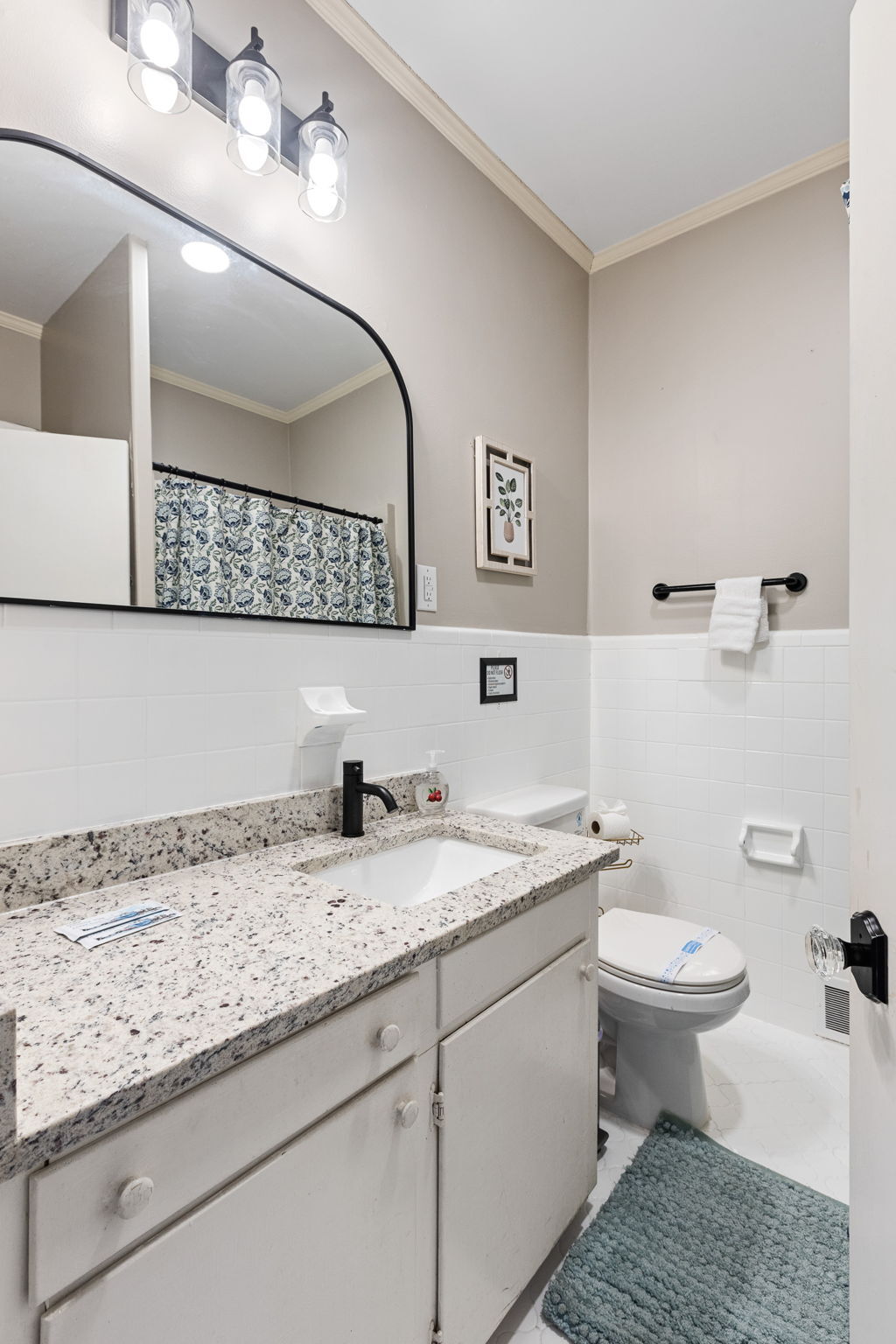 Building Photo - 2214 Wallace St