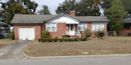 Building Photo - 433 W 70th St