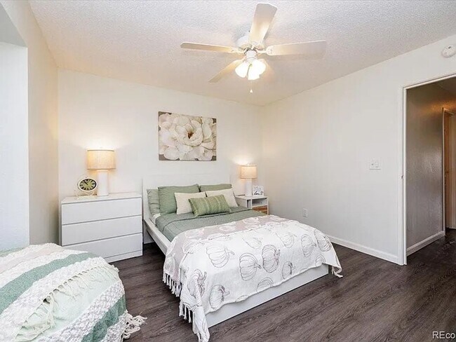 Building Photo - Flexible Condo Living with Loft near Golden!!!