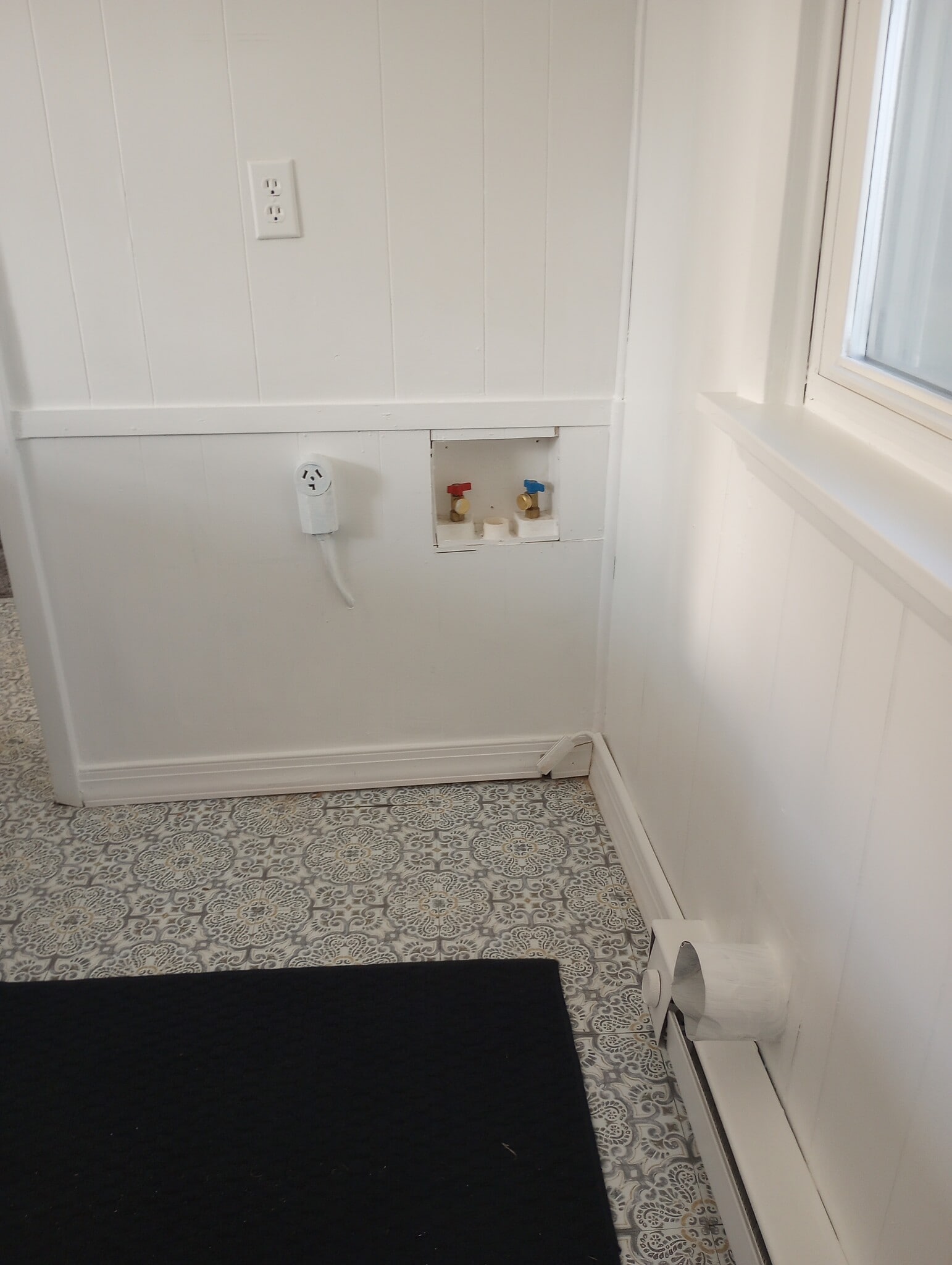 Washer Dryer hook up - 602 N Porter St