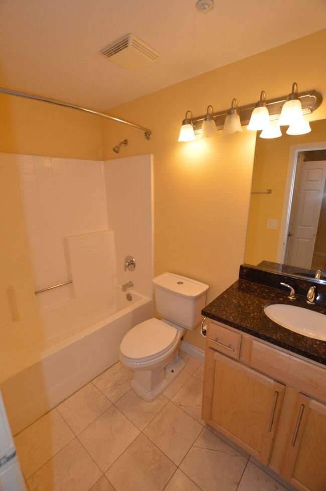 Building Photo - Meridian - Unfurnished 2 Bdrm / 2 Ba Condo - 1 1/2 Blocks off the Strip