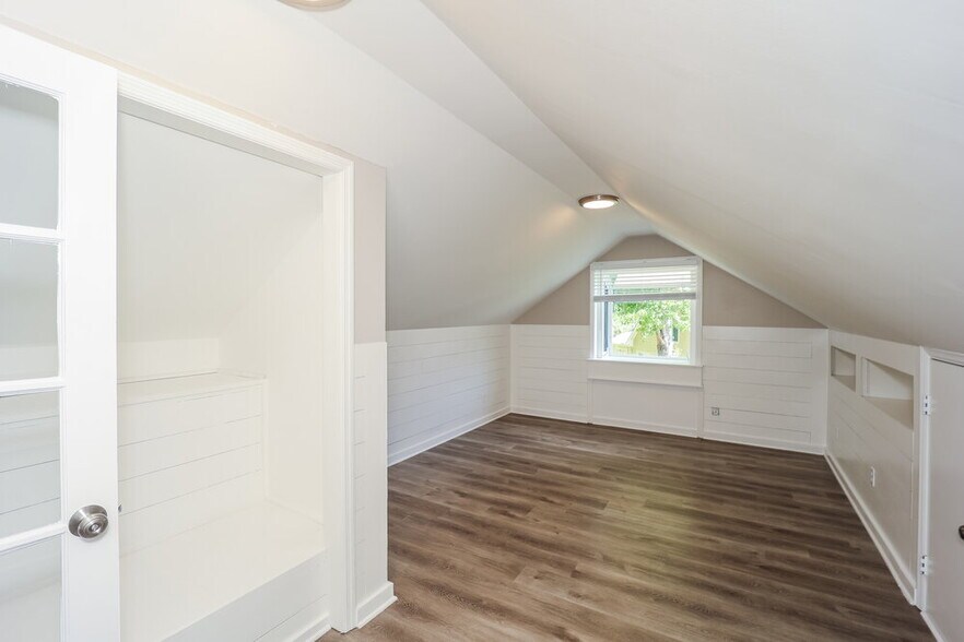 Building Photo - 113 Kraftwood Park