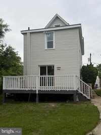 Building Photo - 136 Webster St