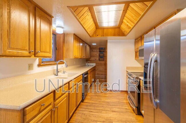 Building Photo - 6600 W Suzette Ln