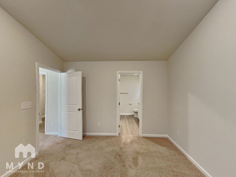 Building Photo - 126 Warwick Dr