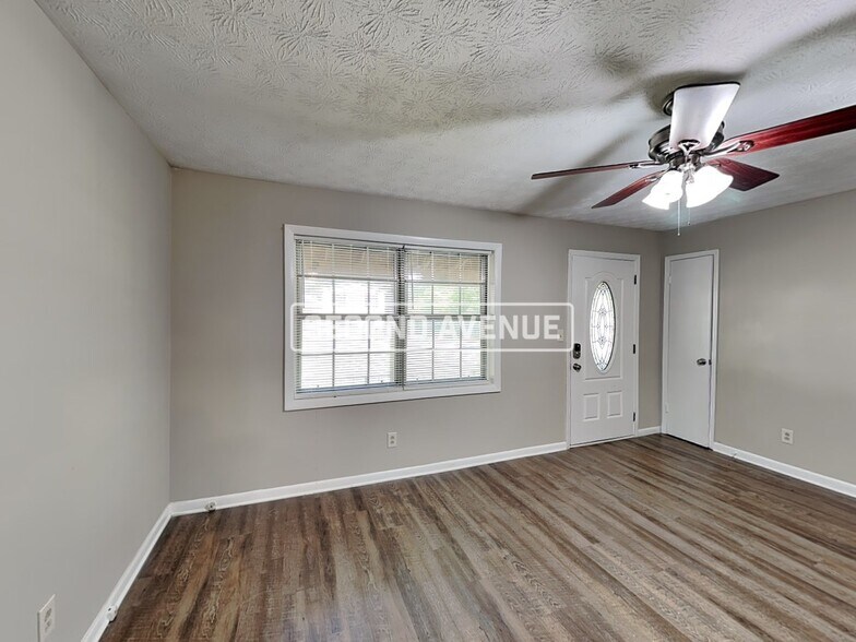 Building Photo - 2053 Chestnut Log Dr