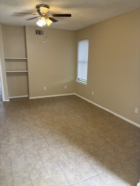 Building Photo - "Charming 2-Bed, 2-Bath in Haltom City – 901 Sq!"