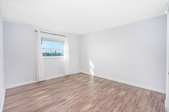 Building Photo - 2 Bedroom, 2 Bath with 2nd Floor Ocean Views!