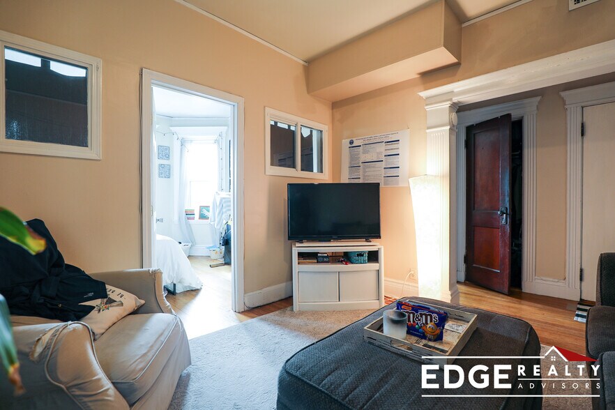 Building Photo - 1721 Commonwealth Ave