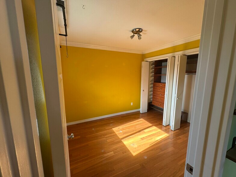 Building Photo - 701 S 59th St