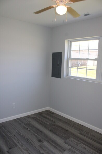 Building Photo - 1619 S Green River Rd