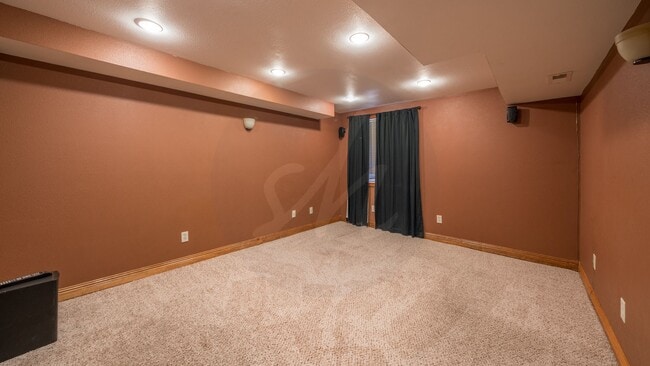 Building Photo - 5 Bedroom 3.5 Bath Home in Discovery @ Rockrimmon