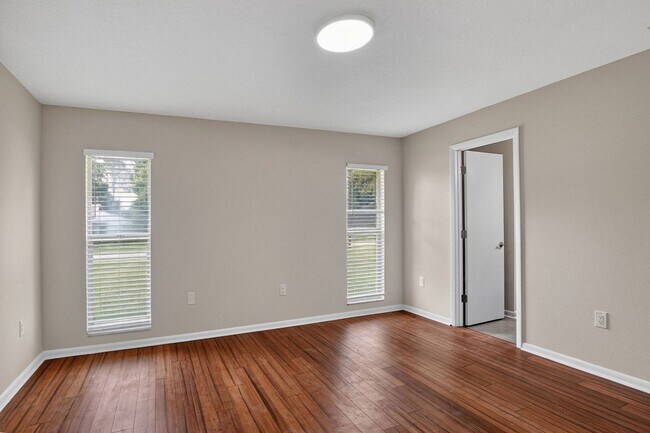 Building Photo - 1201 Burlington Ct