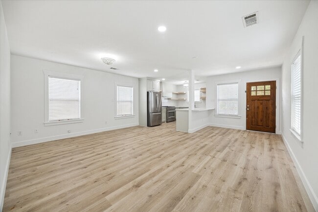 Building Photo - 1419 Laird St