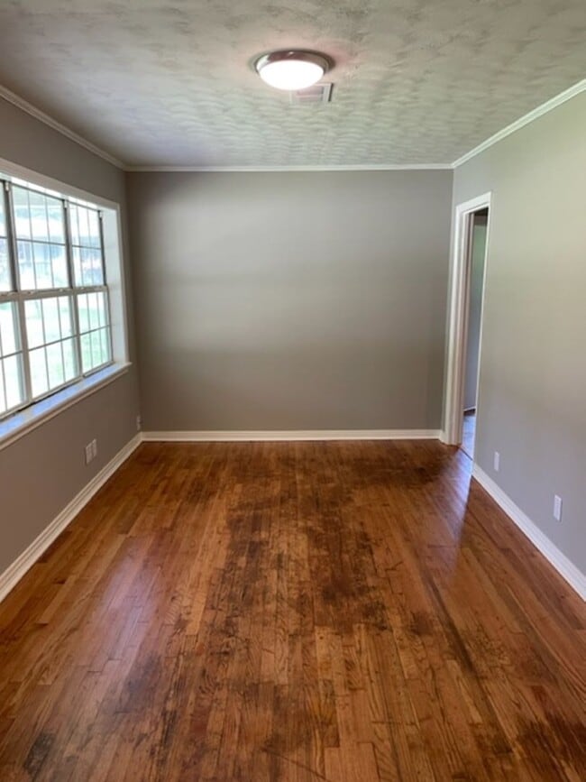 Building Photo - Renovated 3 Bedroom 1 Bath Home for Rent!