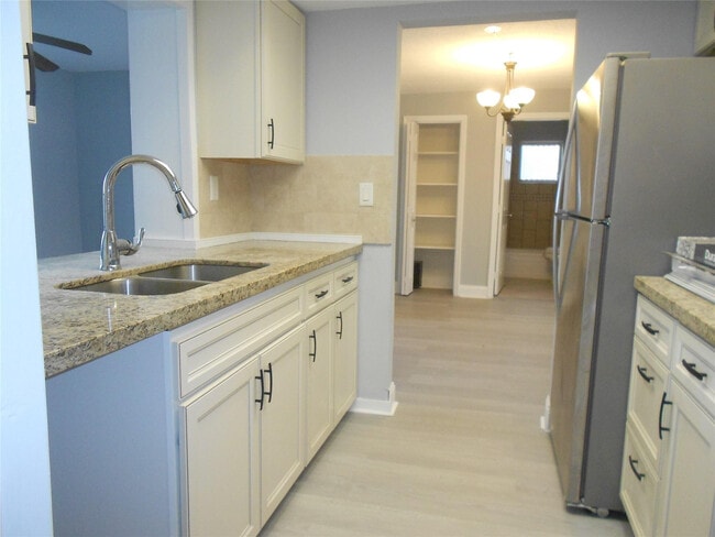 Building Photo - 321 NW 25th Ct