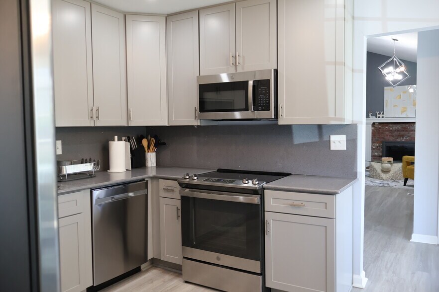 Building Photo - 3497 Castleton Hl