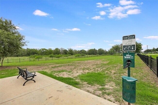 Building Photo - 4902 Seadrift Dr
