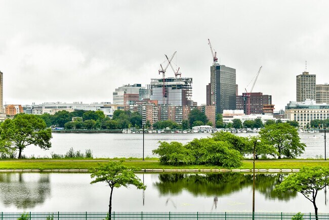 Building Photo - 298 Beacon St