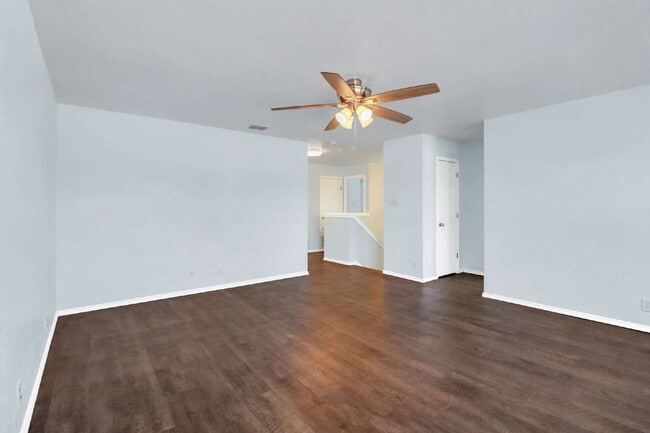 Building Photo - 406 Reba