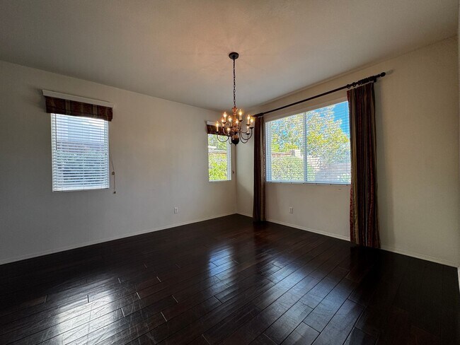 Building Photo - Spacious Temecula House with Bedroom and Bathroom on first floor!