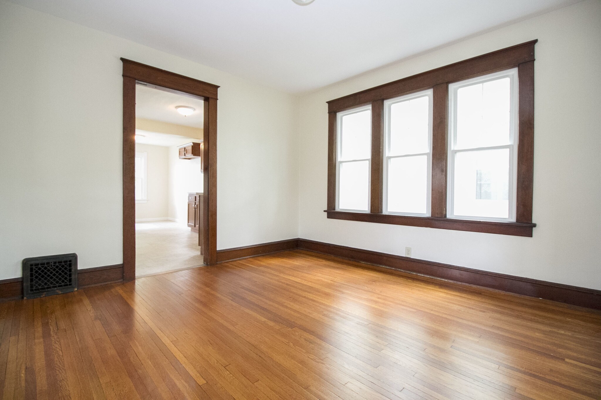 Building Photo - 701 Hampton Ave