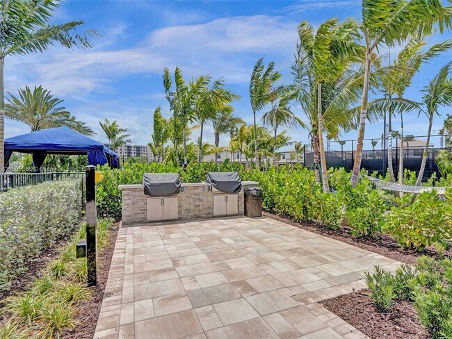 Building Photo - 4536 Silverwood Ln N