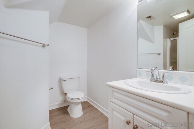 Building Photo - 2978 Beachwood Blf Wy