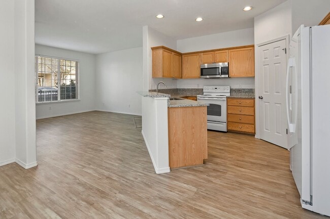 Building Photo - 1611 SW San Mateo Terrace