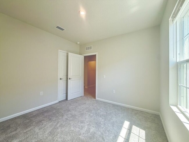 Building Photo - 499 Voltaire Dr