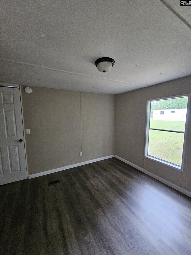 Building Photo - 117 E Woods Ct