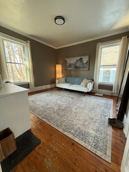 Building Photo - 327 Cascadilla St