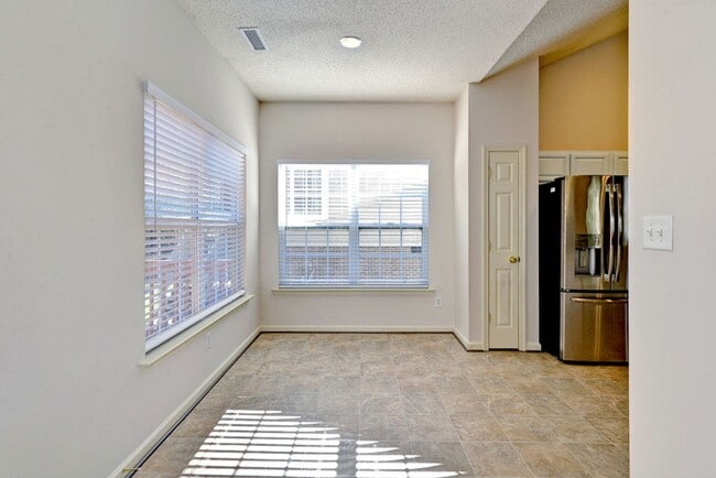 Building Photo - Peaceful Retreat in Willow Lakes