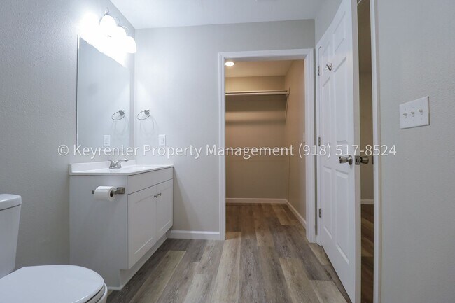 Building Photo - 4124 W 56th Pl