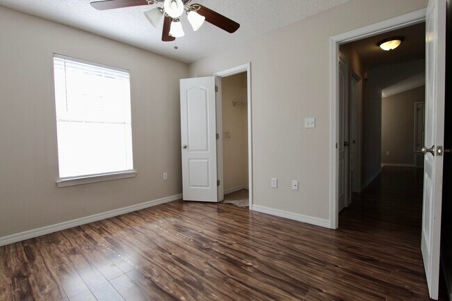 Building Photo - 3151 Forrest Ave