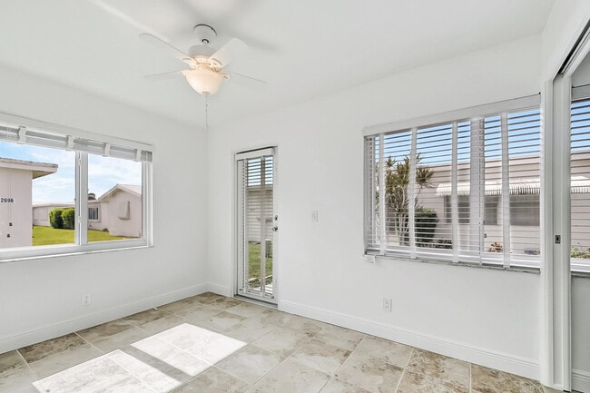 Building Photo - 2098 SW 13th Way