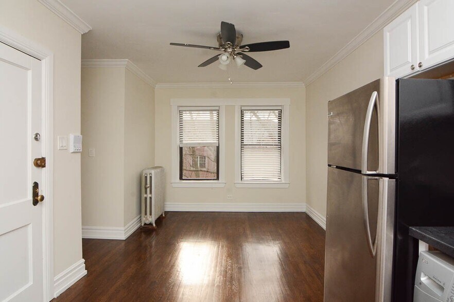 Building Photo - 1112 W Lill Ave