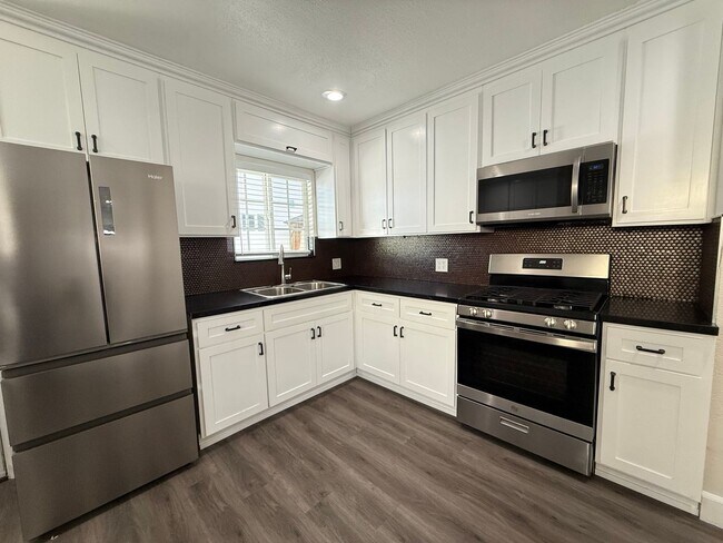 Building Photo - Secluded 3/2 in the heart of Sylmar