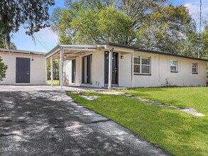 Building Photo - 5829 Ensenada Rd