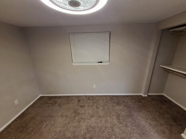 Building Photo - 5155 Quinella Ct