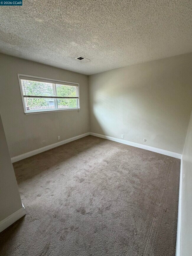 Building Photo - 1209 St Louis Dr