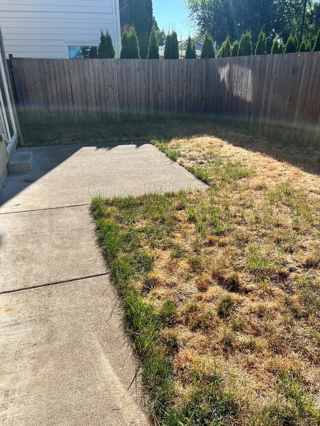 Building Photo - Beautiful Home w/ Garage, Fenced Yard, Extra Pkg & MORE!
