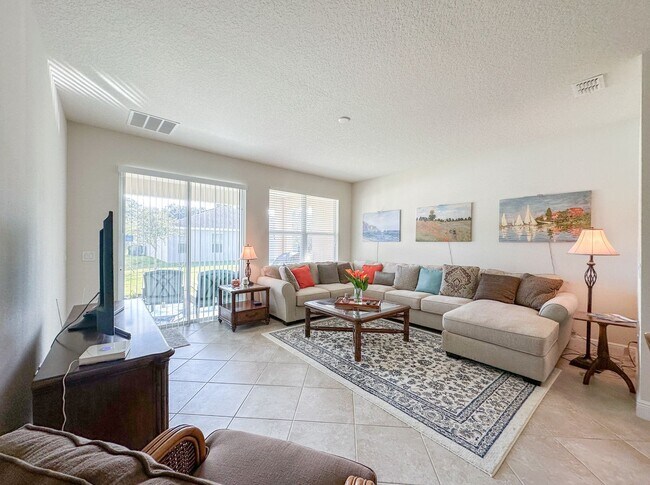 Building Photo - Furnished Rental in Golf Cart District!