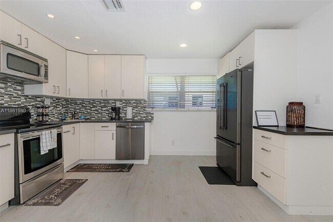 Building Photo - 201 Columbus Pkwy